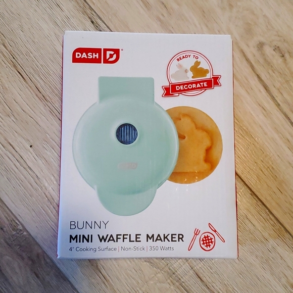 DASH mini bunny waffle maker 🐰 NEW - Picture 1 of 3